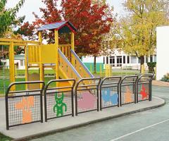 Bariera Conviviale Szkolna, barierka stalowa dekoracyjna dla dzieci, miejska barierka ozdobna szkolna