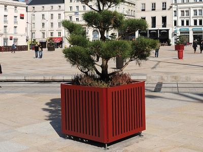 stalowe donice miejskie, proste nowoczesne doniczki na krzewy, drzewa, ukwiecenie miasta
