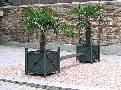 stalowe donice miejskie zdobione, nowoczesne proste donice z ławką, kwietniki miejskie